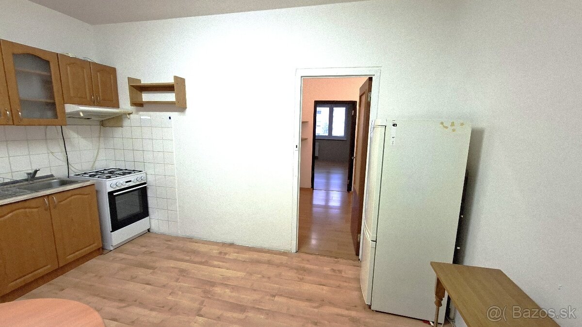 Krátkodobý prenájom 1.- izbový byt, 41m2, ul. Magurská - 4