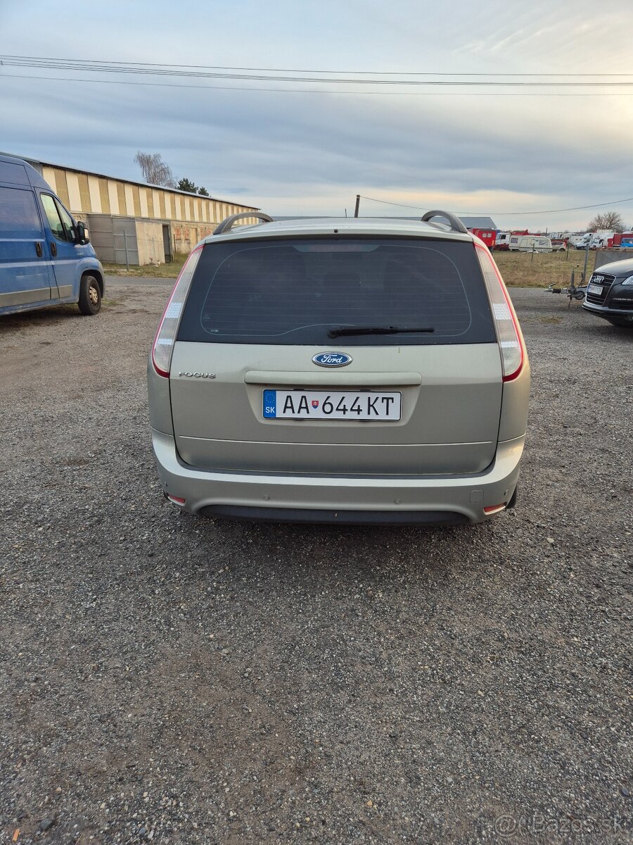 Predám Ford Focus Kombi r.v.2009 - 4