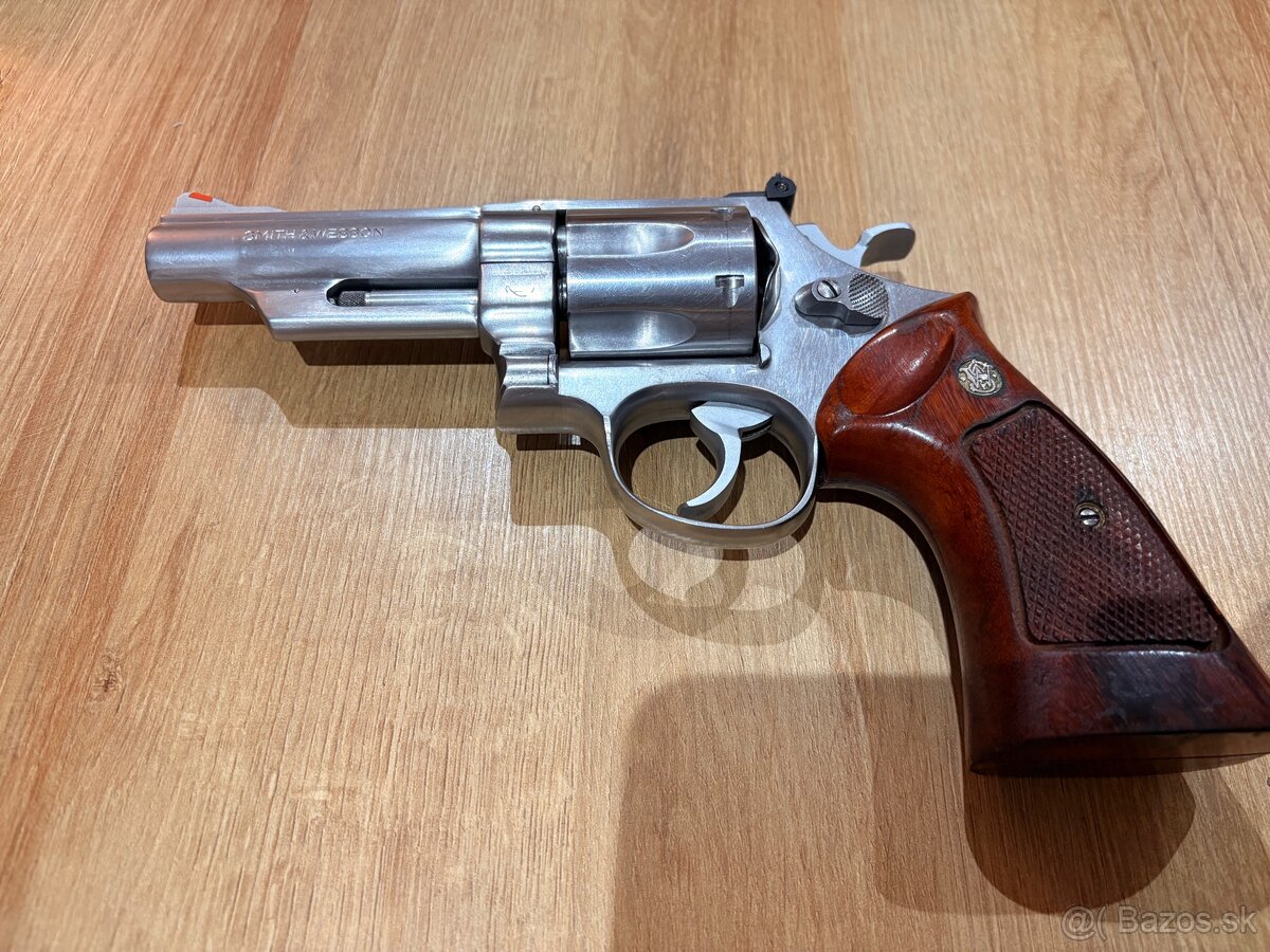 Smith & Wesson 44 Magnum - 4