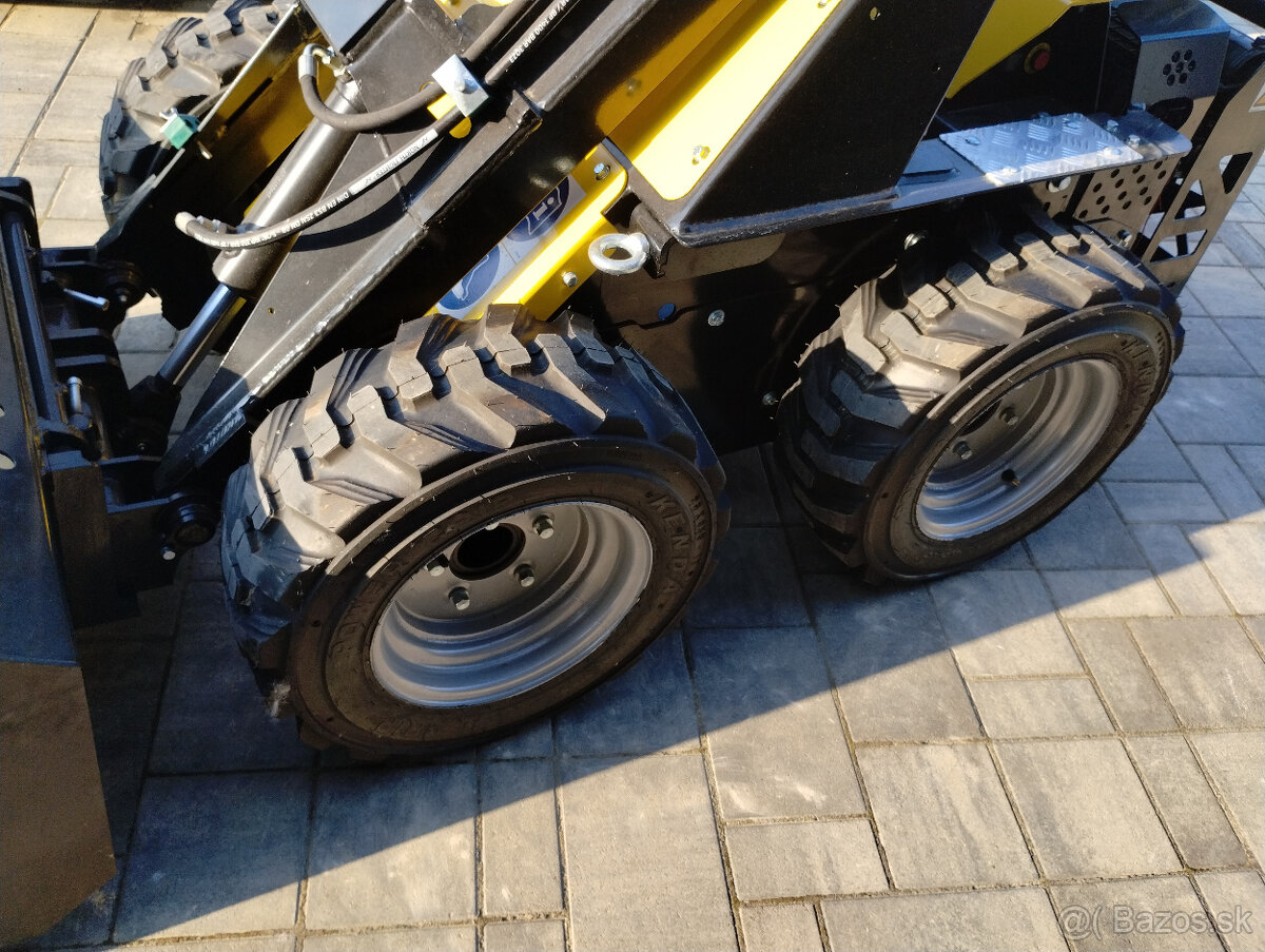 Predám mininakladač TUR N520 Briggs & Stratton 14HP - 4