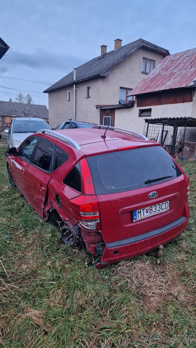 Predám v celku Kia ceed 1.6 crdi 85kw - 4