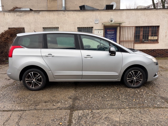 Peugeot 5008 1.6e THP PlayStation - 4