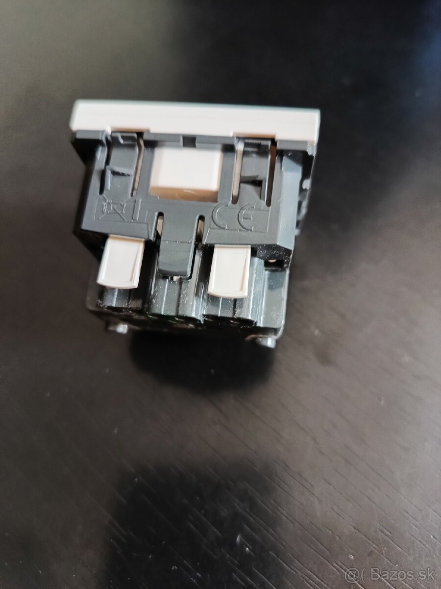 Zásuvka 2P+T, 2 moduly, Legrand Mosaic biela - 077140 - 4