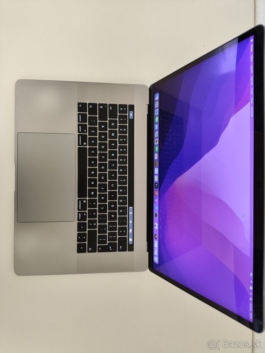 Apple MacBook Pro 15 (2017) A1707 | Intel Core i7 • 16 GB RA - 4