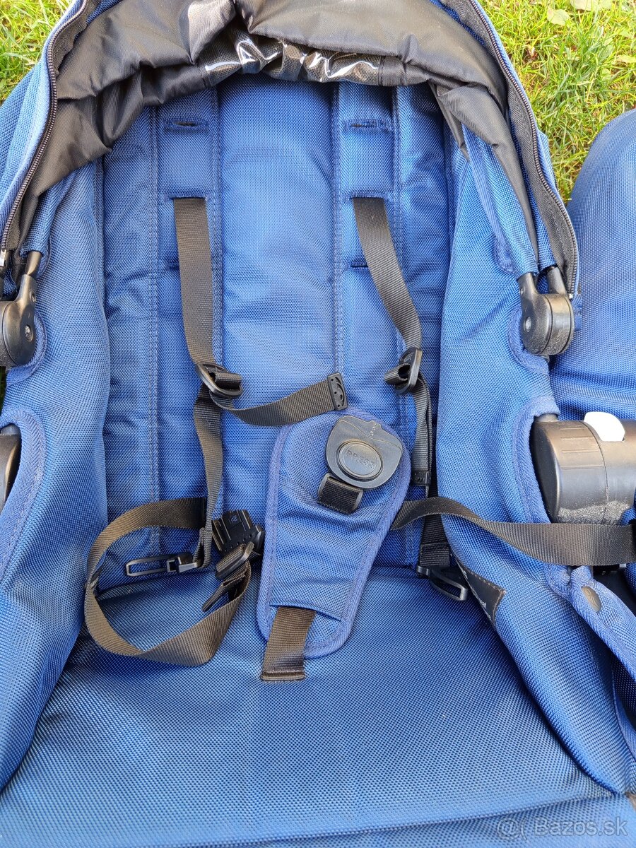 Súrodenecký/ dvojickovsky kočík 3v1 - 4