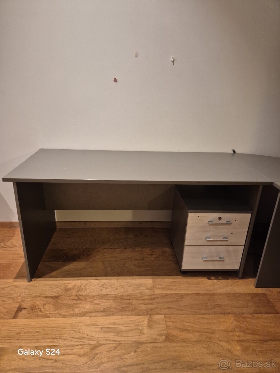 Kancelársky stôl - 4