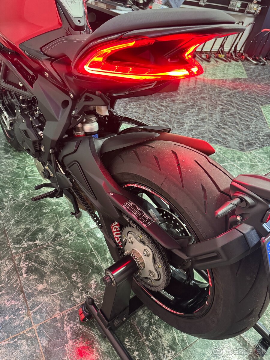 MV Agusta Dragster 800R 1. maj DPH 1980km - 4