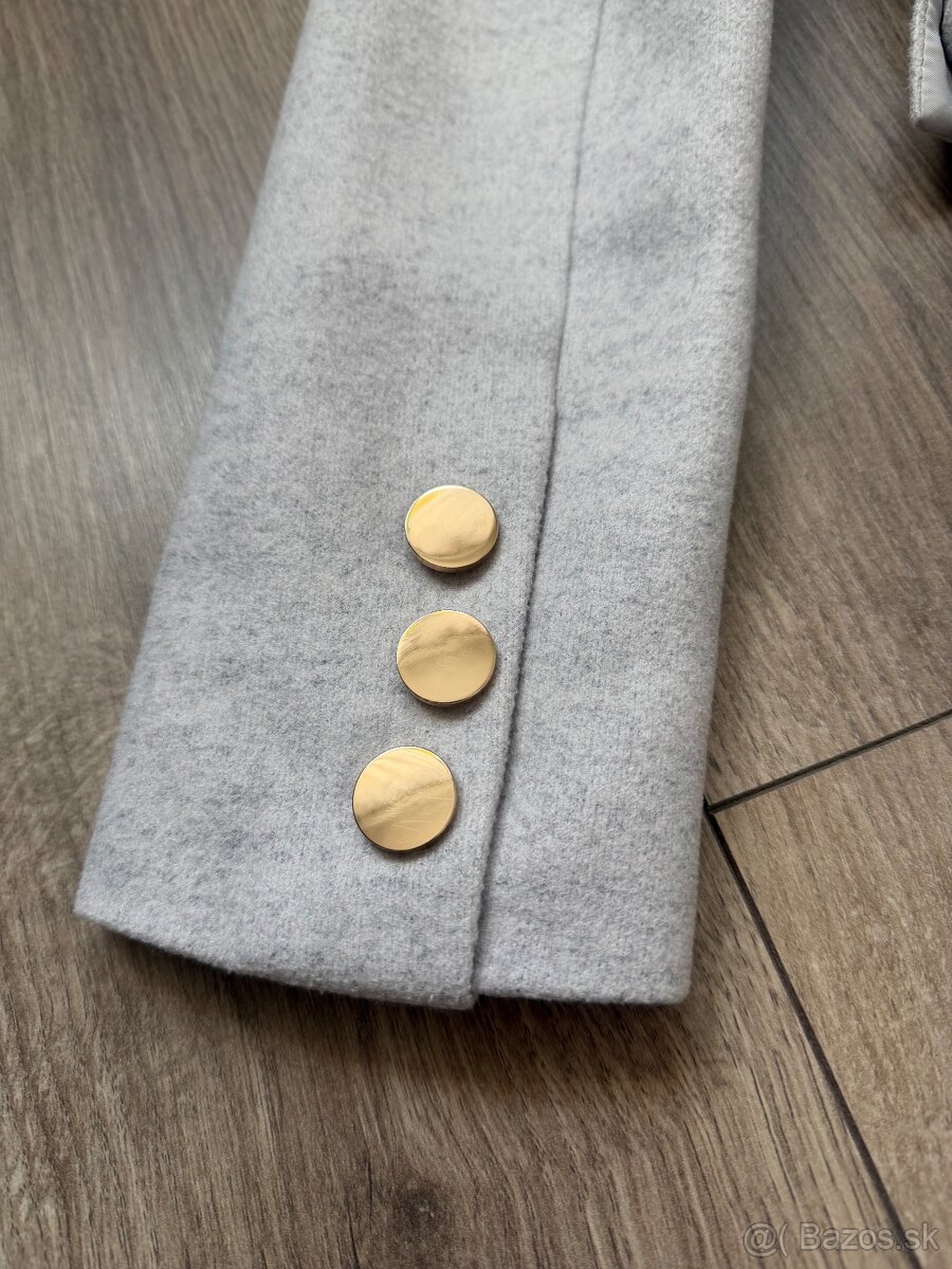 Sivý kabát - 4