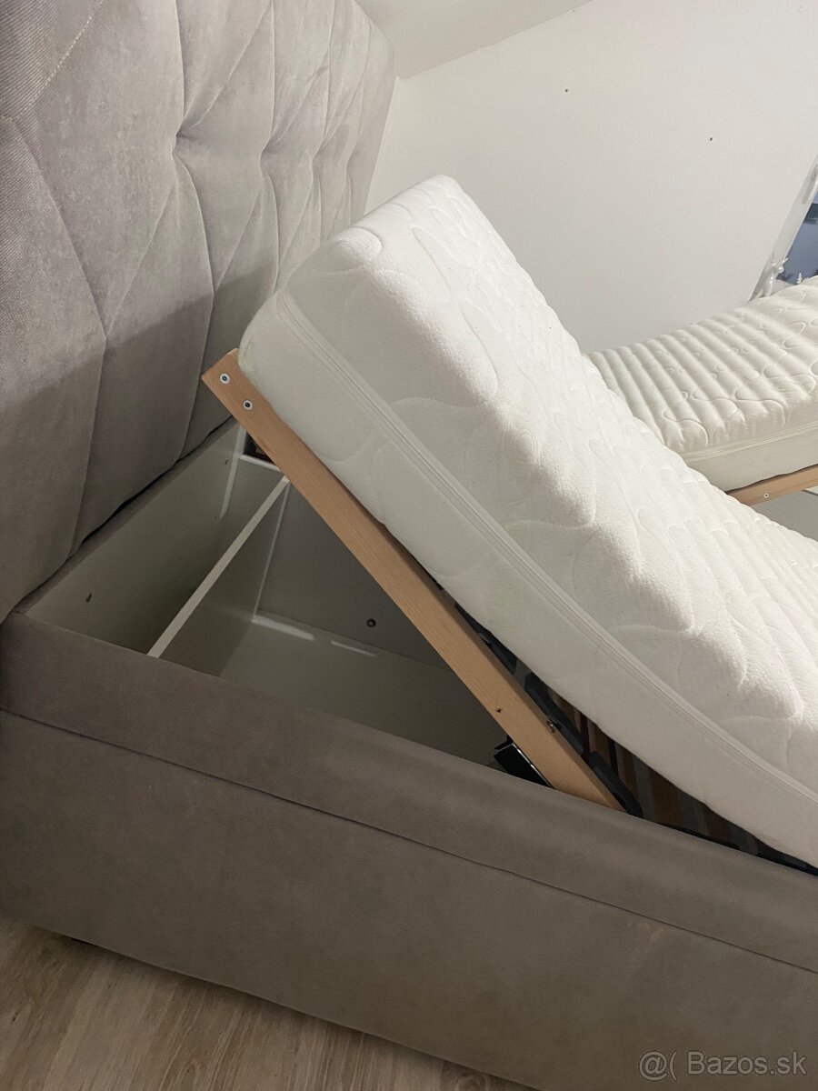 Čalúnená manželská posteľ - 4