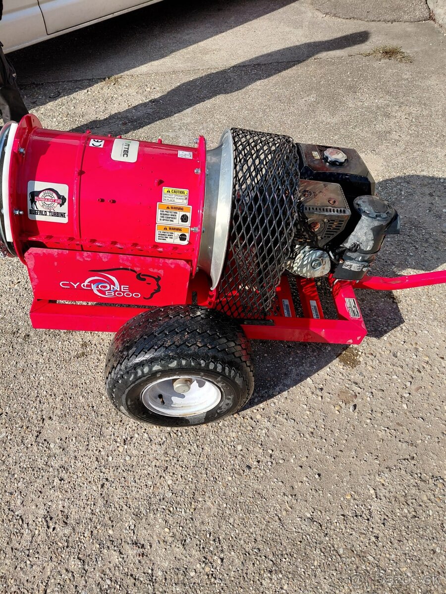 Fukár lístia Buffalo Cyclone 8000 - 4