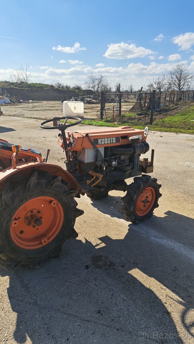 Kubota B7000 - 4