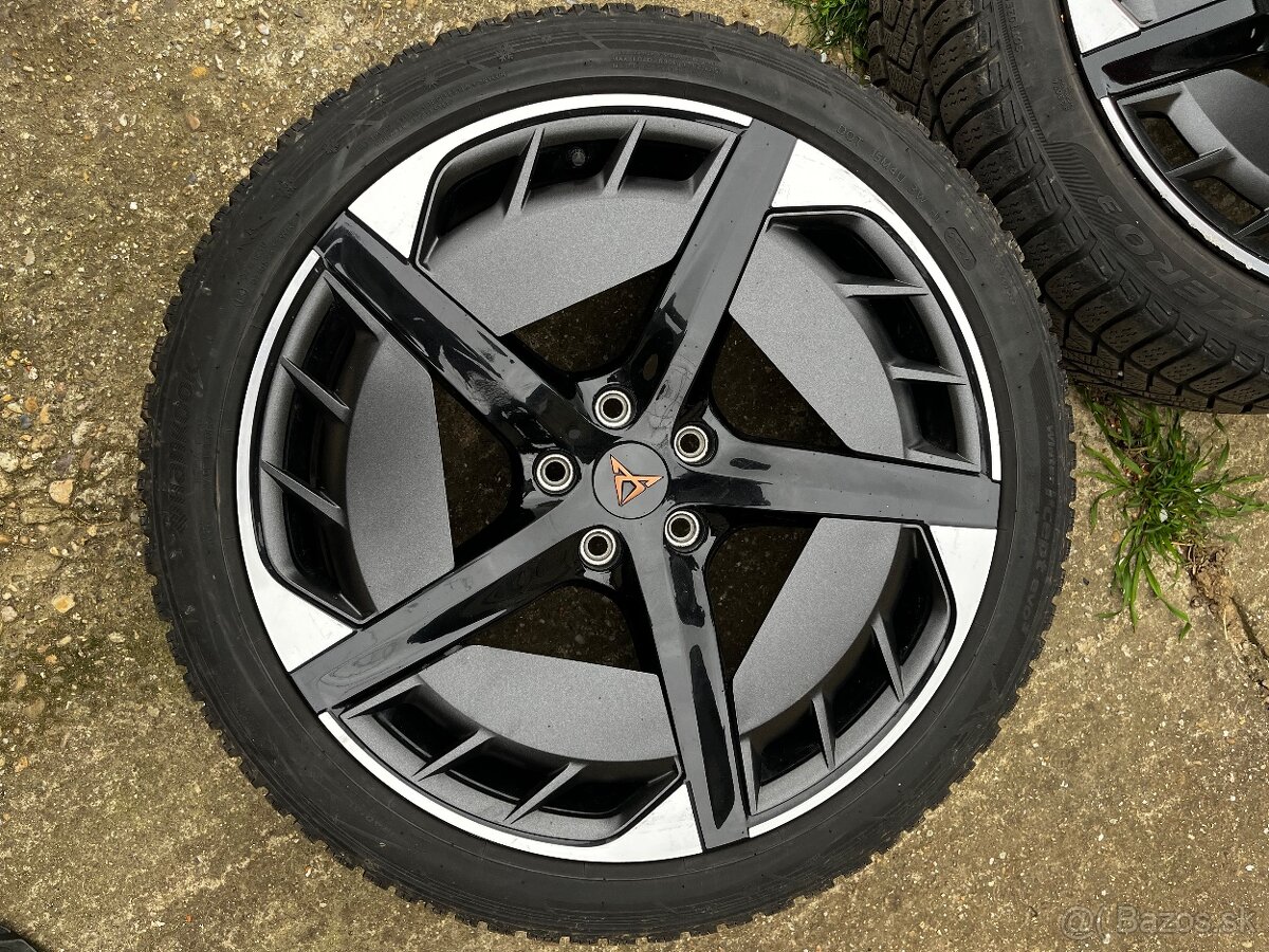 Kolesa Cupra Born 215/45 R20 - 4