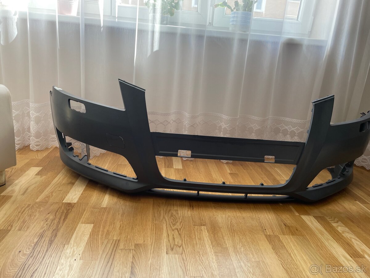 Předám predný naraznik ( novy originál) na Audi A3 8P - 4