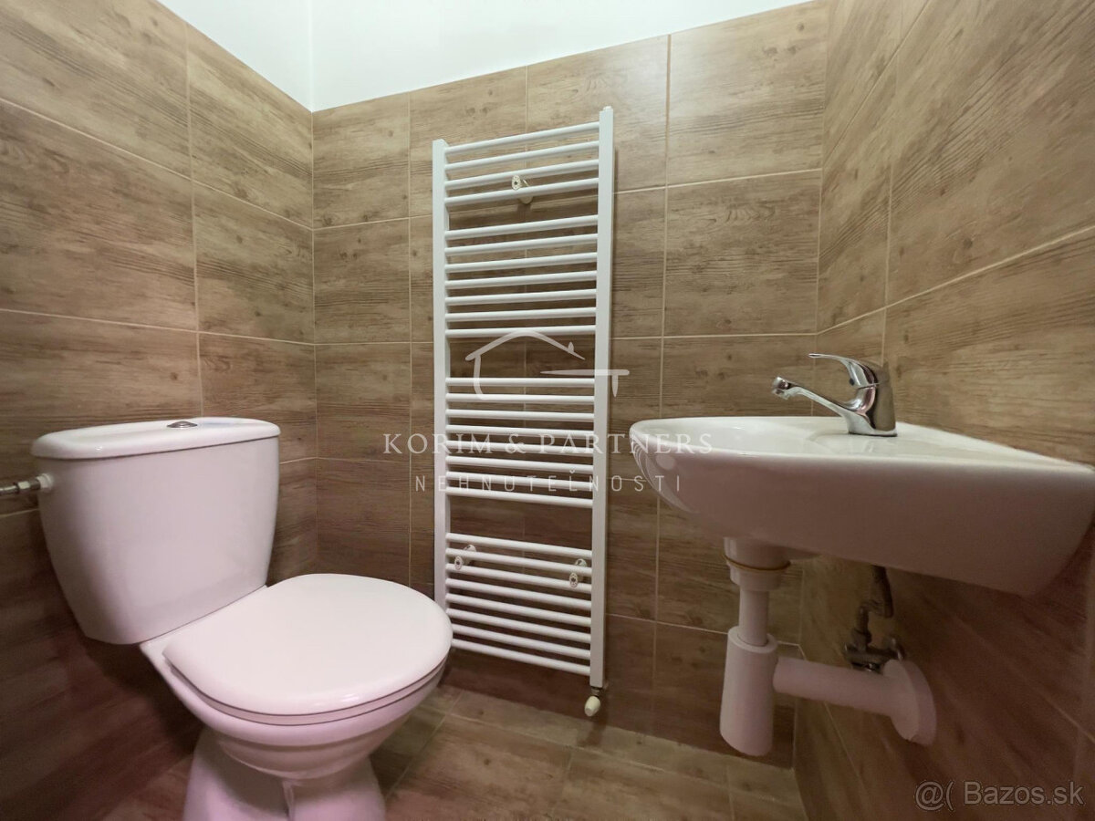 Prenájom, 40 m² priestoru v centre Nových Zámkov - 4