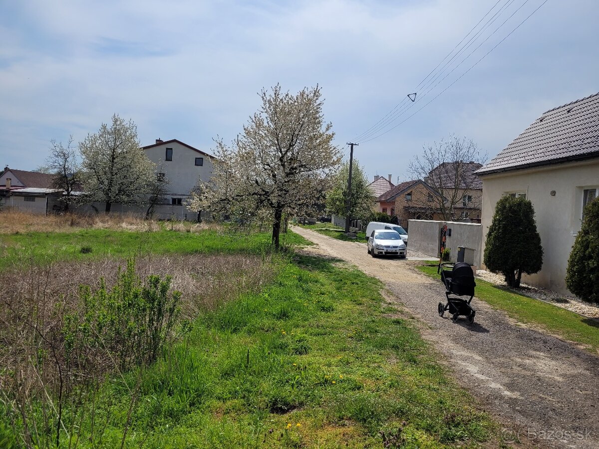 Pozemok 900 m2 v obci Dubovce - 4