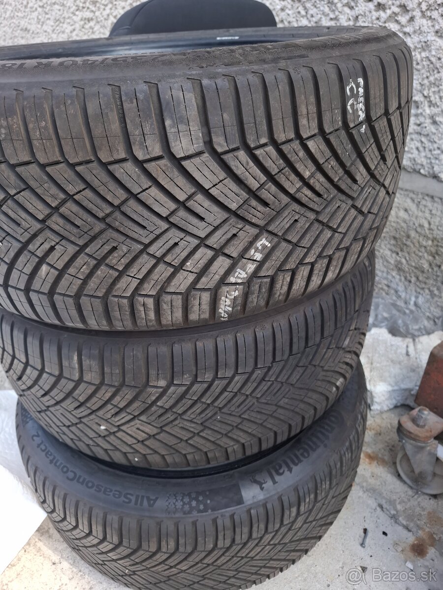 Predám celoročne gumy 235 40 r18 - 4