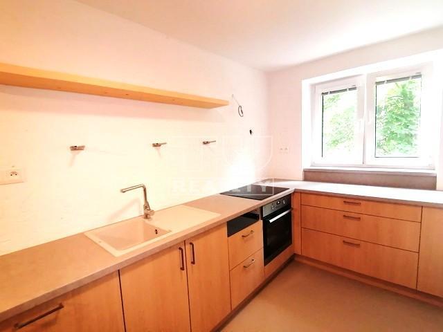 NA PREDAJ 2-IZBOVÝ BYT V NOVEJ DUBNICI S VÝMEROU 63 M2 - 4