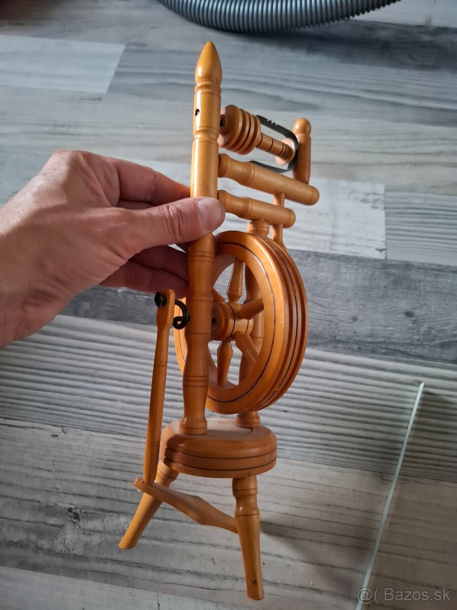 Drevená dekorácia Kolovrátok - 4