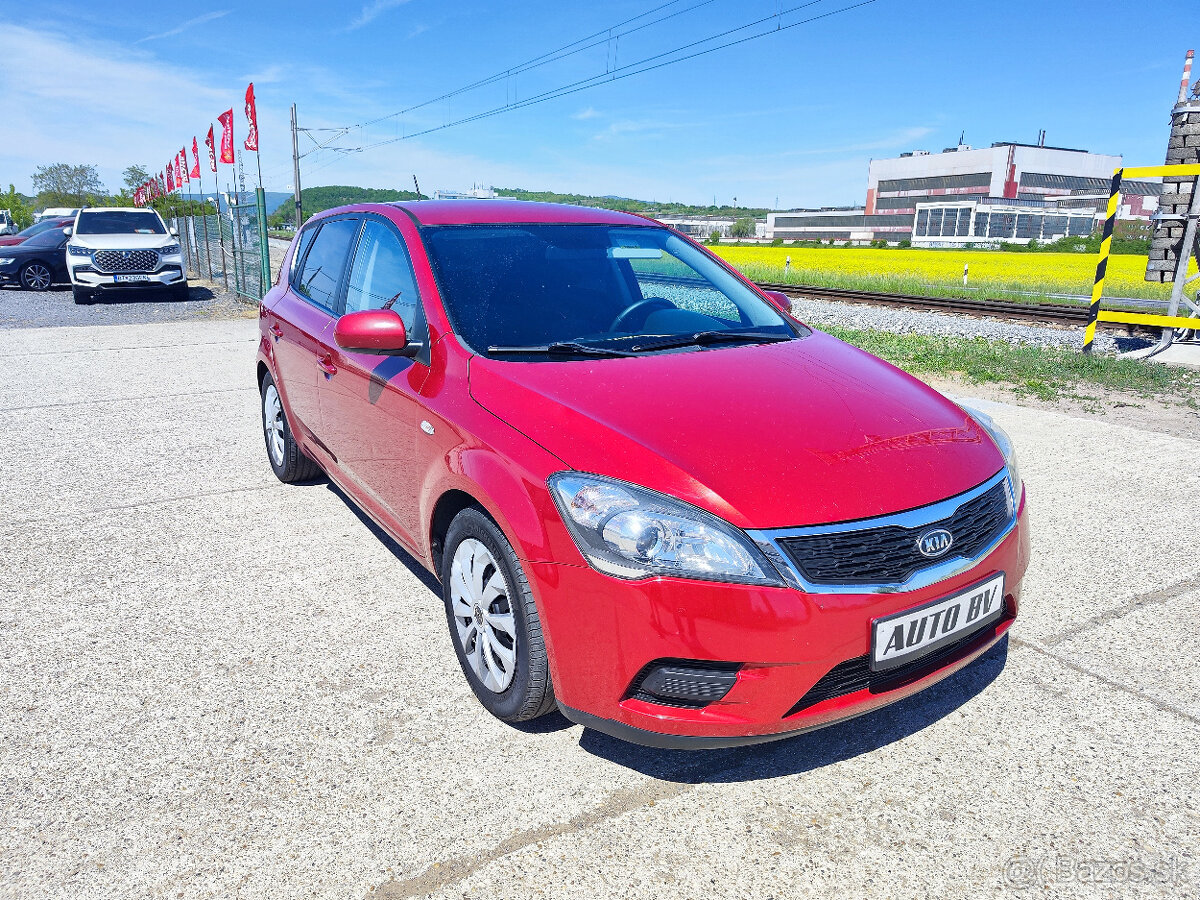 Kia Cee´d 1.6 CRDi VGT LX ISG - 4