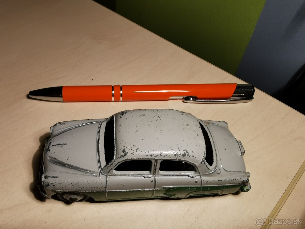 Dinky toys Vauxhall Cresta - 4