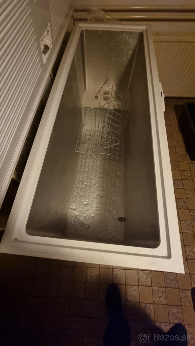 Truhlicová mraznička Whirlpool 500L - 4