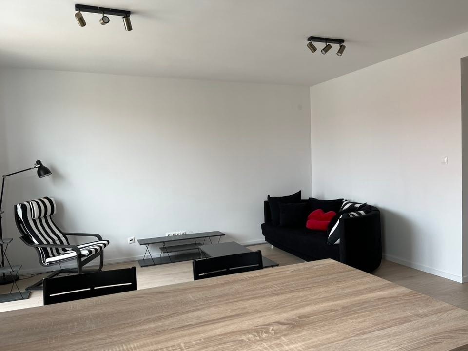 Na prenájom veľký svetlý 2i byt Trnava-Zavar + parking - 4