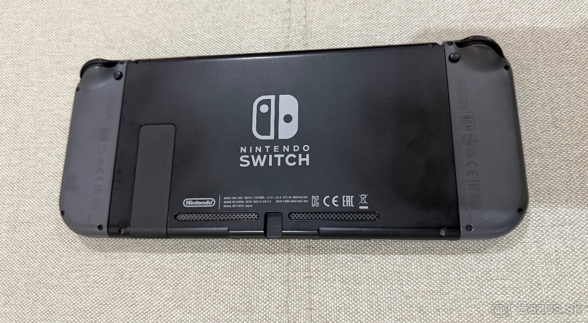 PREDÁM Nintendo Switch - kompletné balenie + 2hry - 4