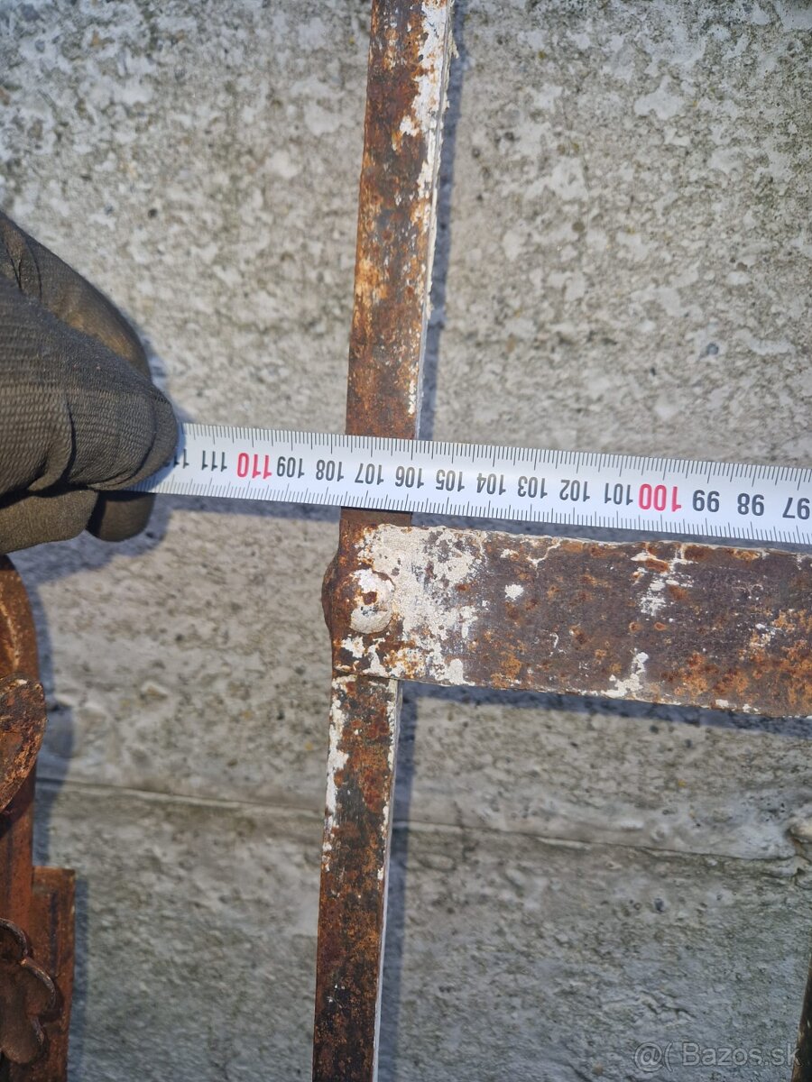 Stará železná dverová mreža - 4