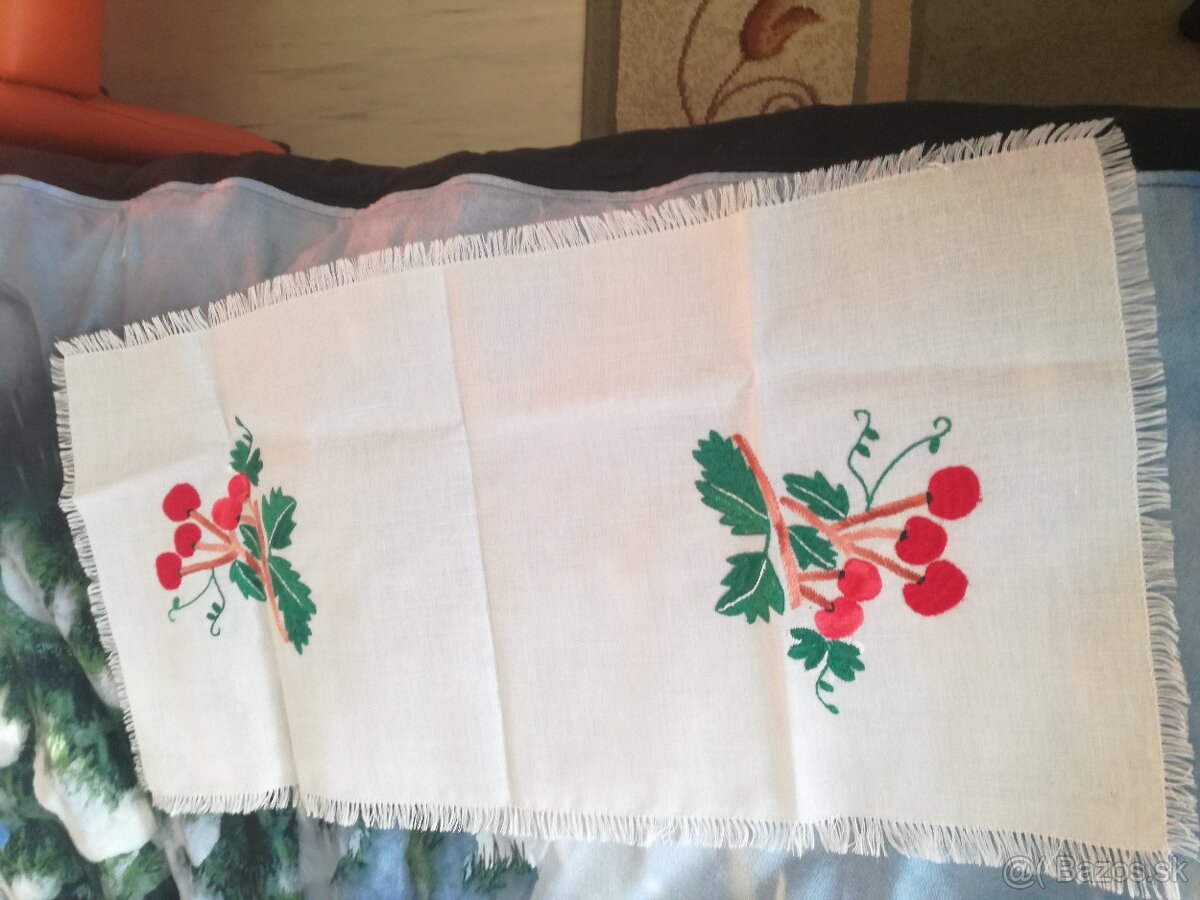 Látky na predaj,vyšívané prestierania - 4