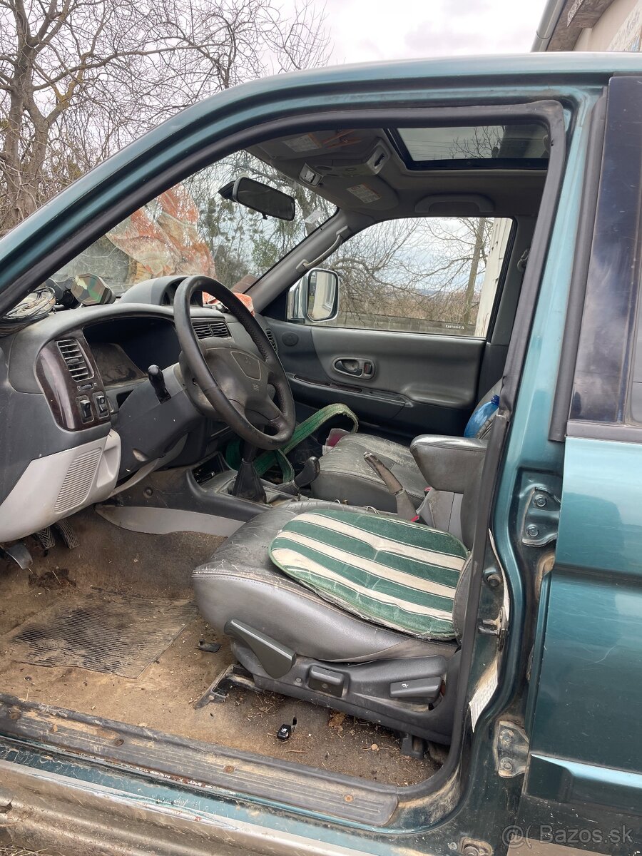 Mitsubishi Pajero - 4