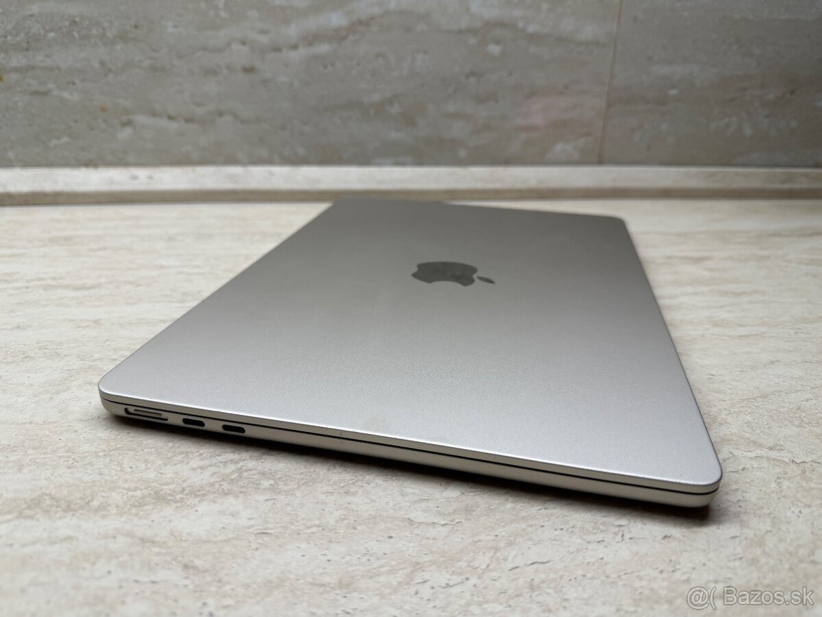 Apple MacBook Air 13,6", M3, 8GB, 512GB - 4