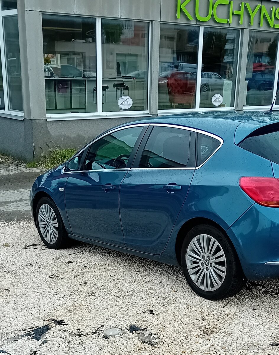 PREDÁM OPEL ASTRA J 1.4 TURBO 88 kw - 4