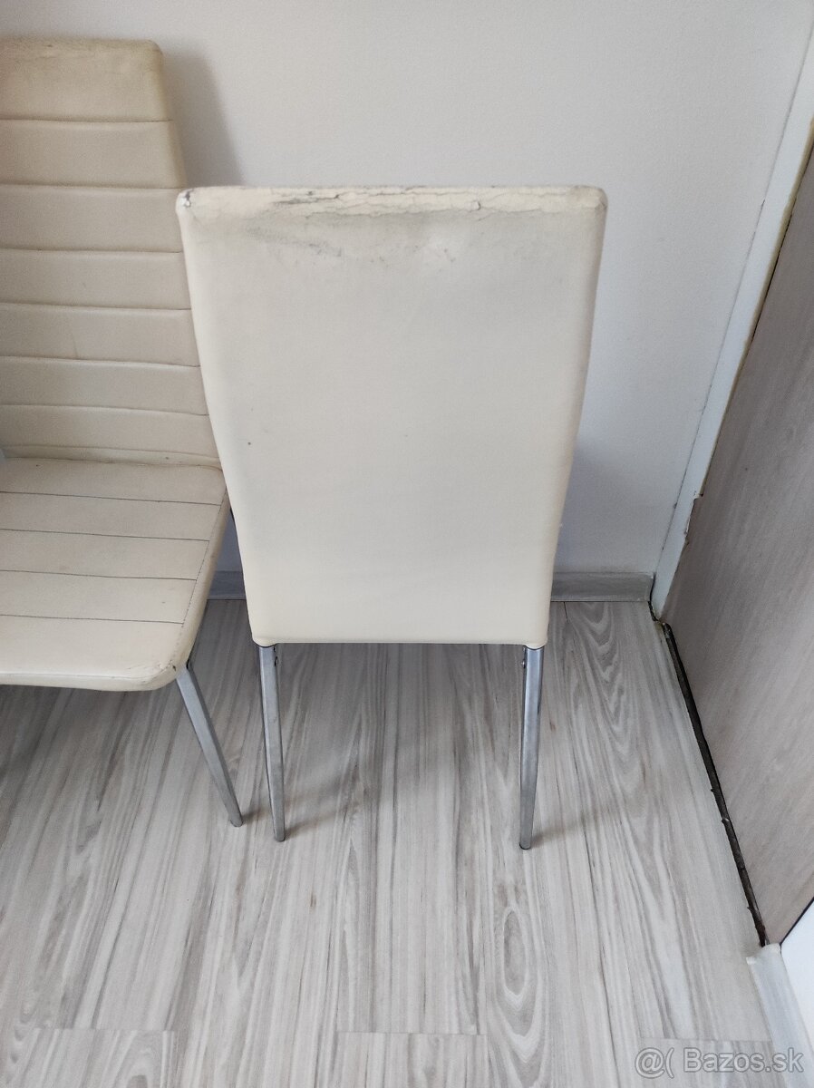 3 stoličky - 4