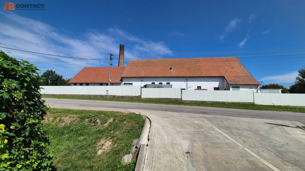 4613 m² areál s budovou pôvodného liehovaru v obci Zemianske - 4