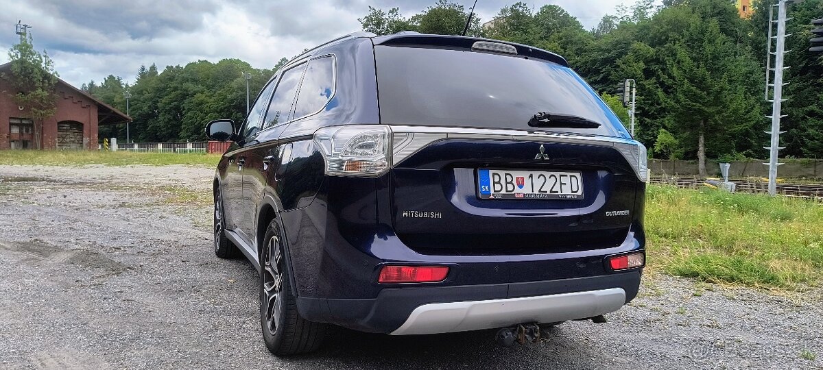 MITSUBISHI OUTLANDER 2.2D AUTOMAT 4x4 7-MIESTNE FULL VÝBAVA - 4