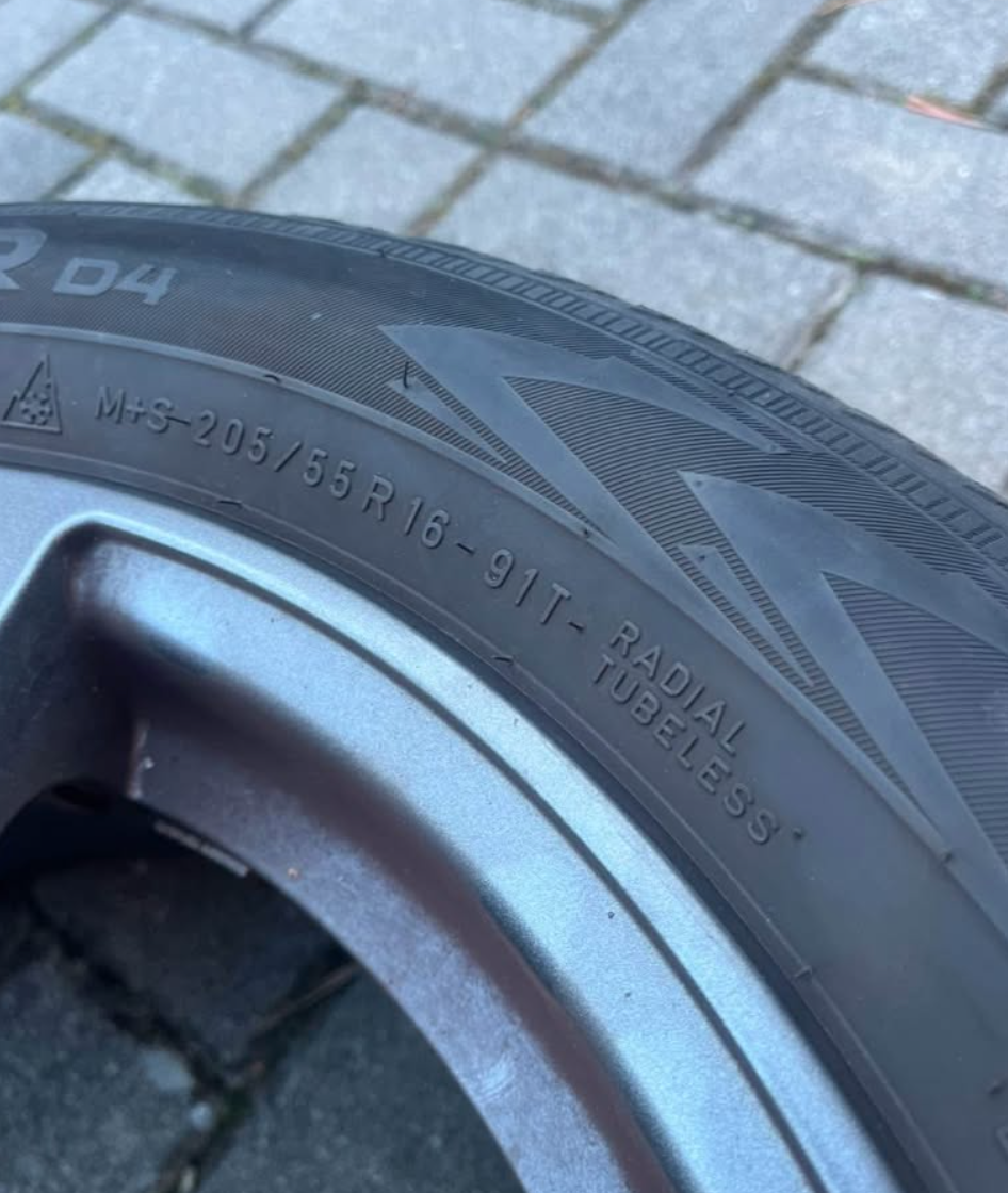 Disky Dezent + Nokian 205P55 R16 na dojazdenie - 4