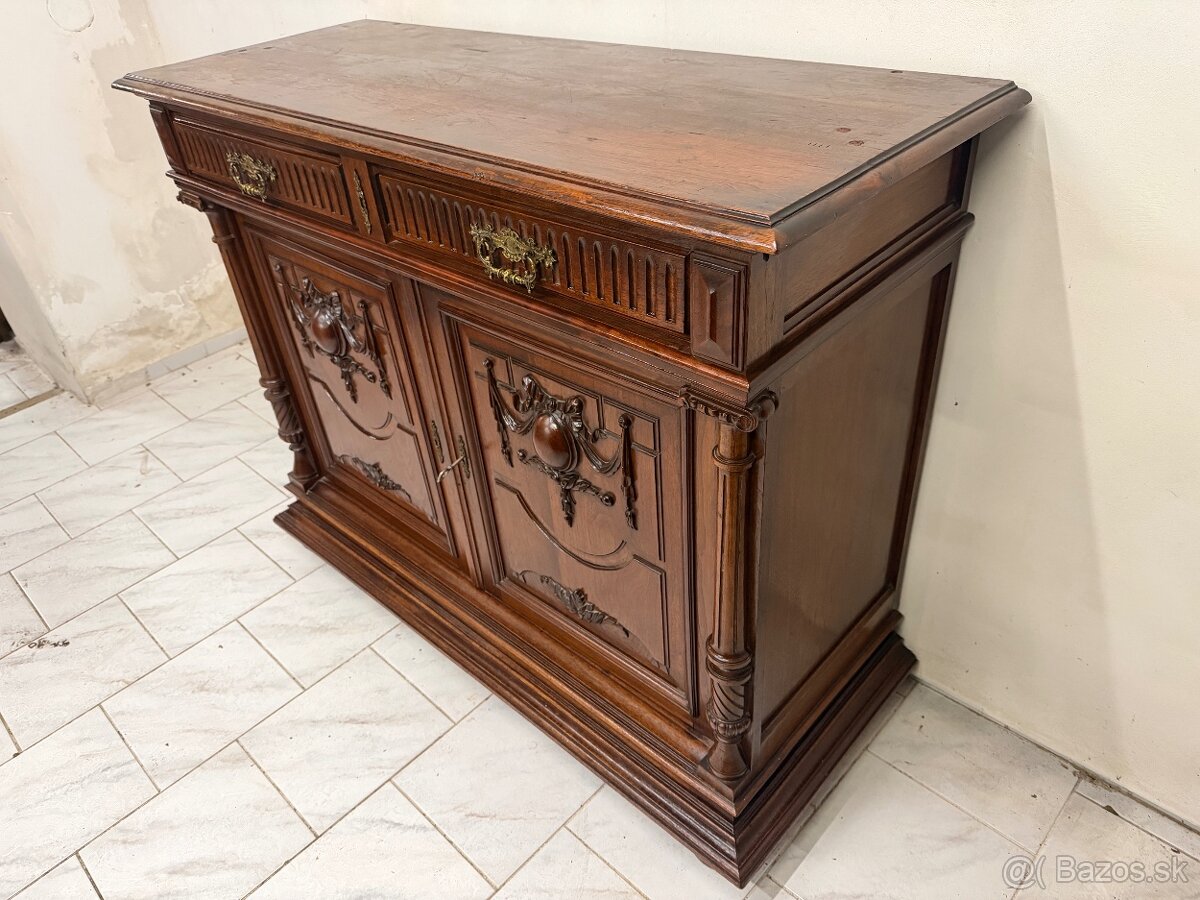 Starožitná masivní skříň - 4