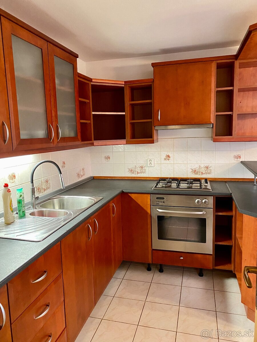 Prenájom 4i dom Záhorská Bystrica - 4
