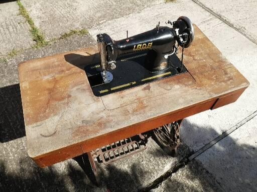 Šijací stroj Lada - 4