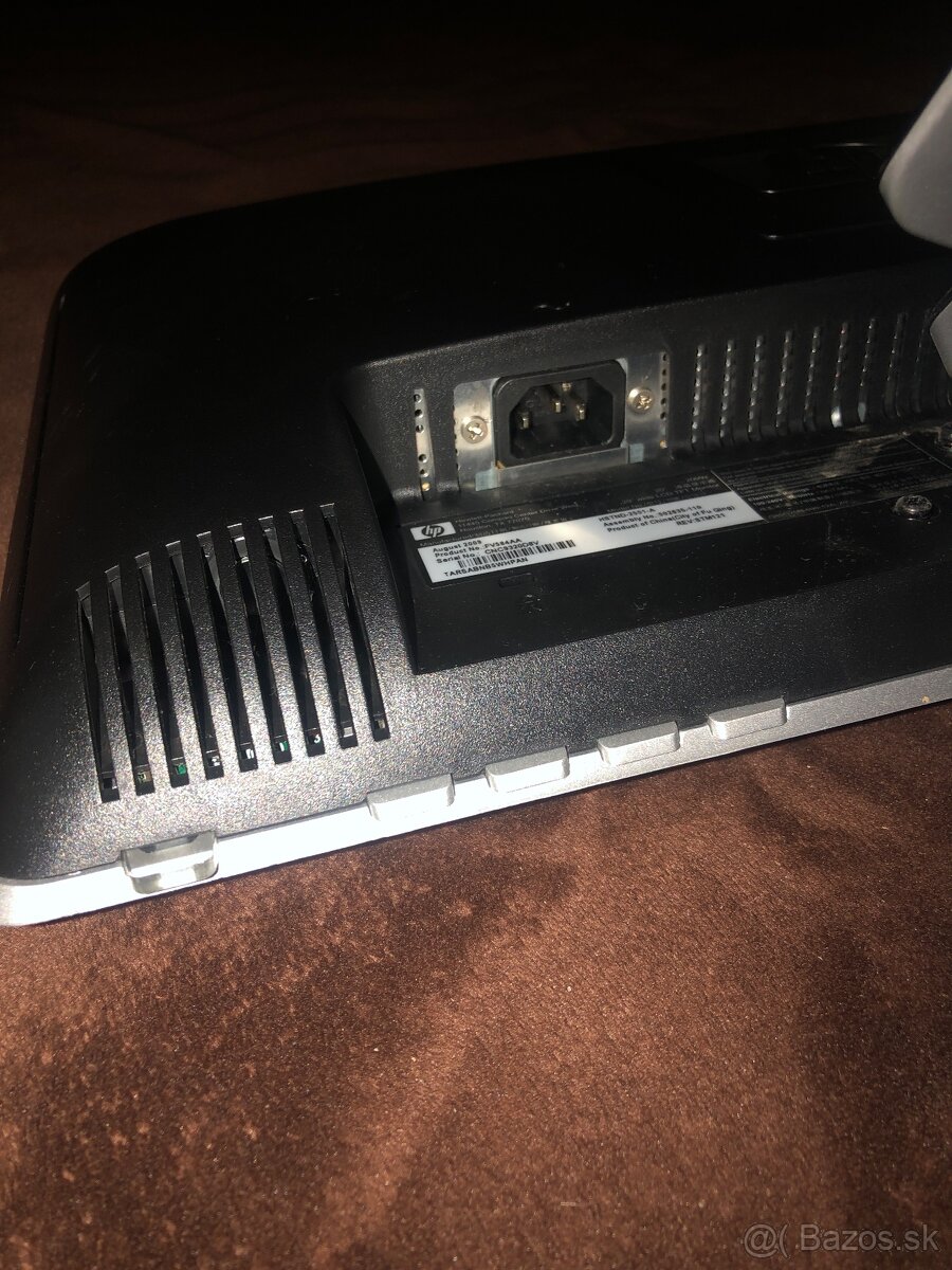 Predám starý Monitor značky - HP - 4