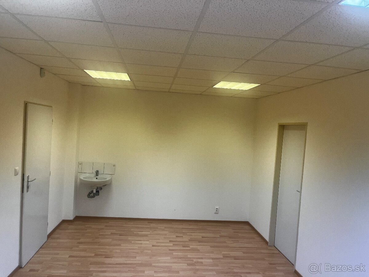 Prenájom kancelárie 46 m2 Trenčin - 4