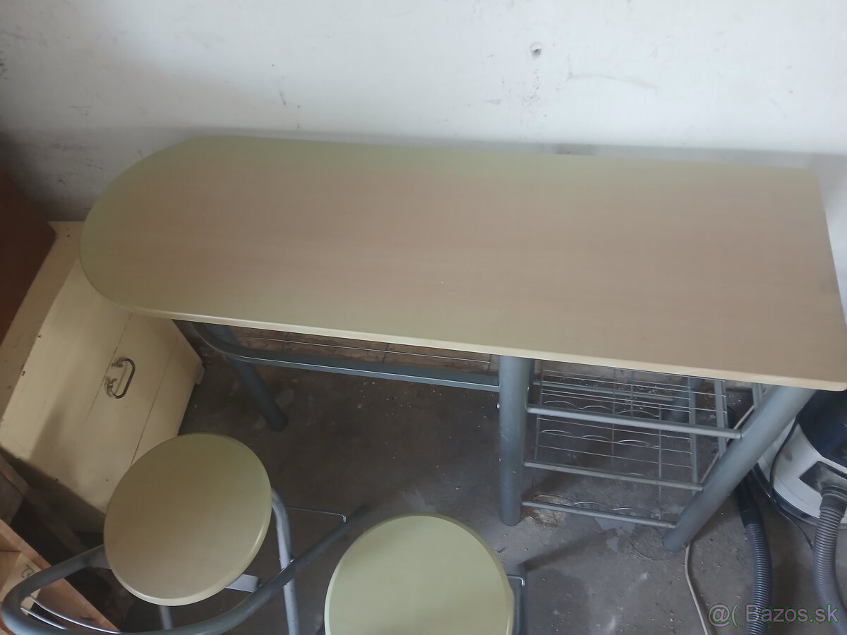 Barovy stol + 2 stolicky - 4