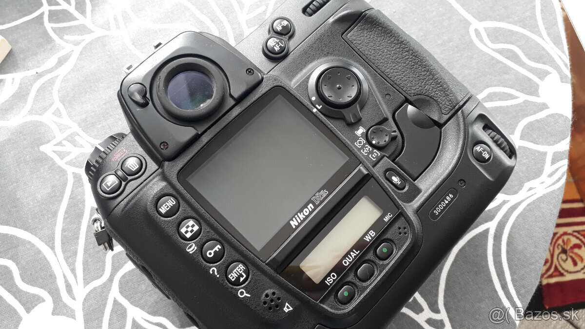 Nikon D2Hs - TOP stav (shutter count 7K+) - 4