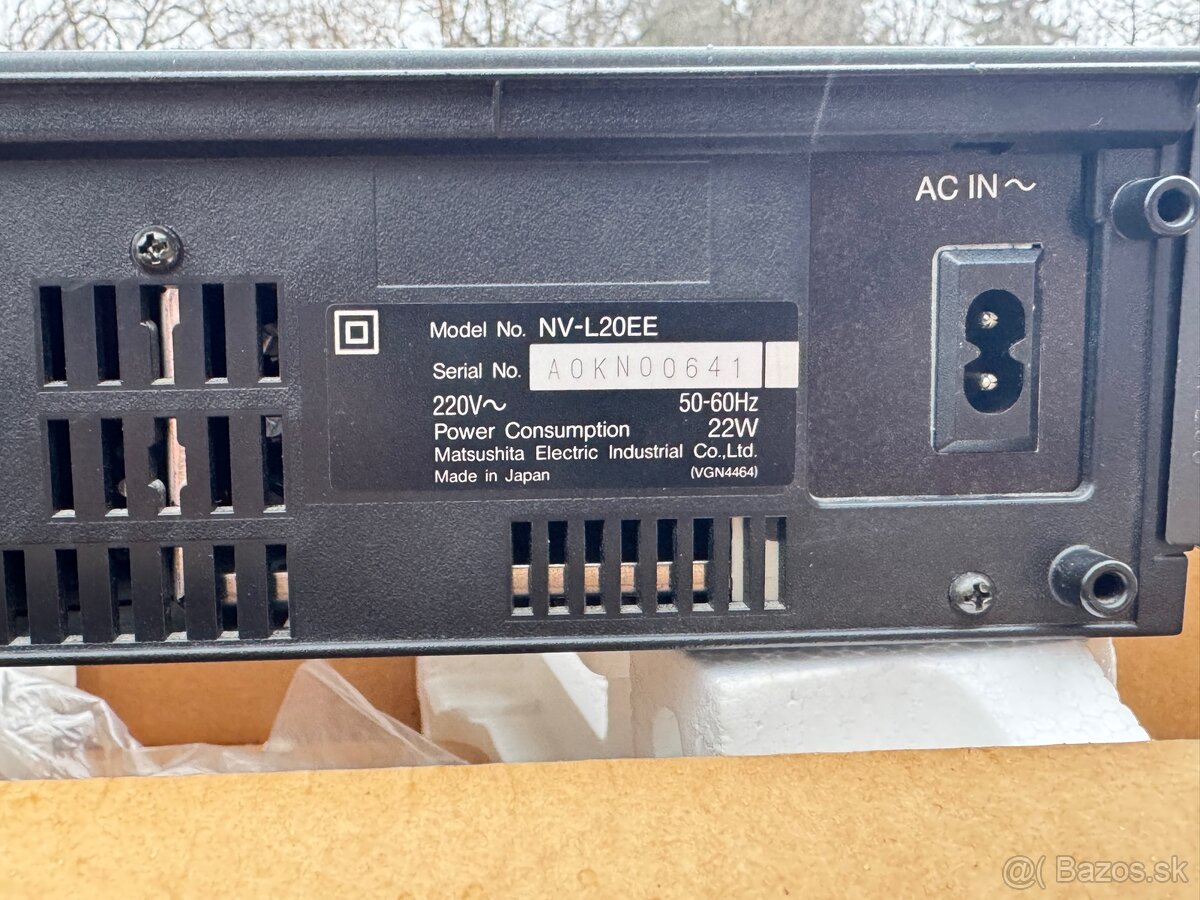 Retro VHS video prehrávač - 4