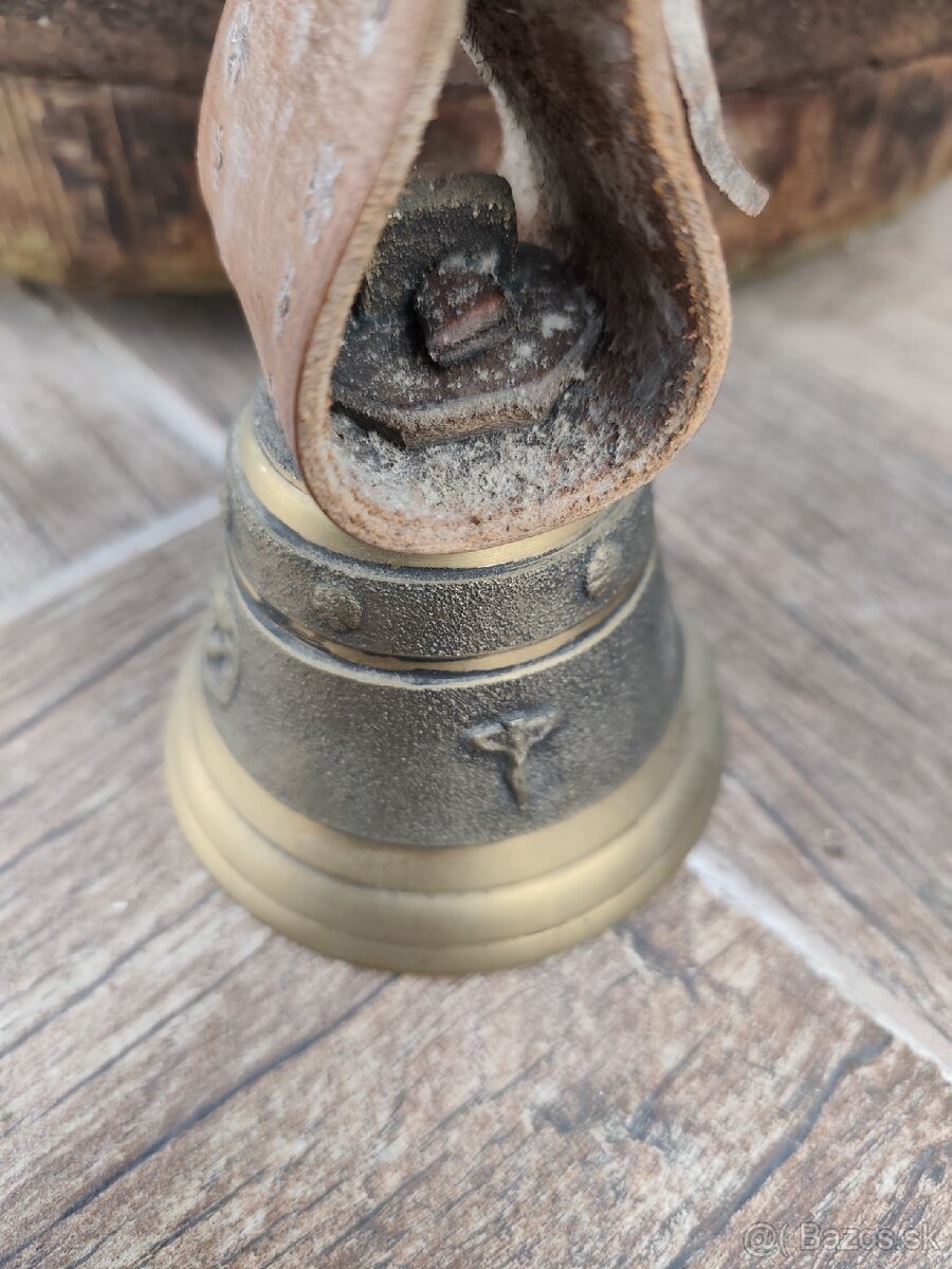 Kravsky zvonec IHS - 4