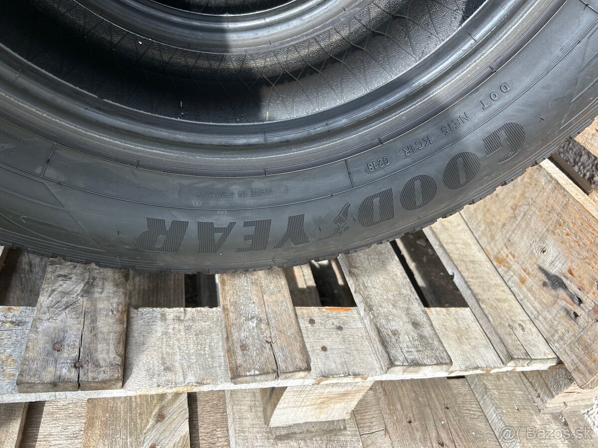 GoodYear/Dunlop 245/65/17”-111H - 4