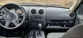 Rozpredám Jeep Cherokee KJ - 4