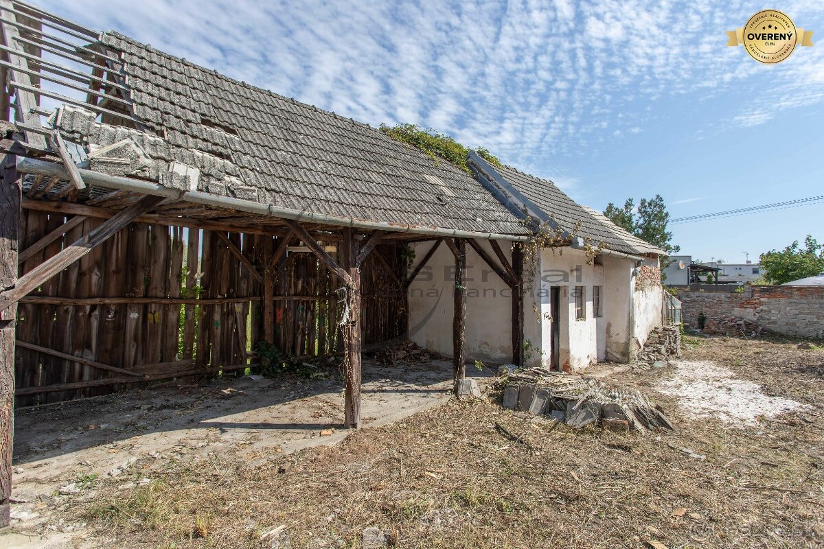 NA PREDAJ starší 3-izbový rodinný dom v Lábe - pôvodný stav - 4