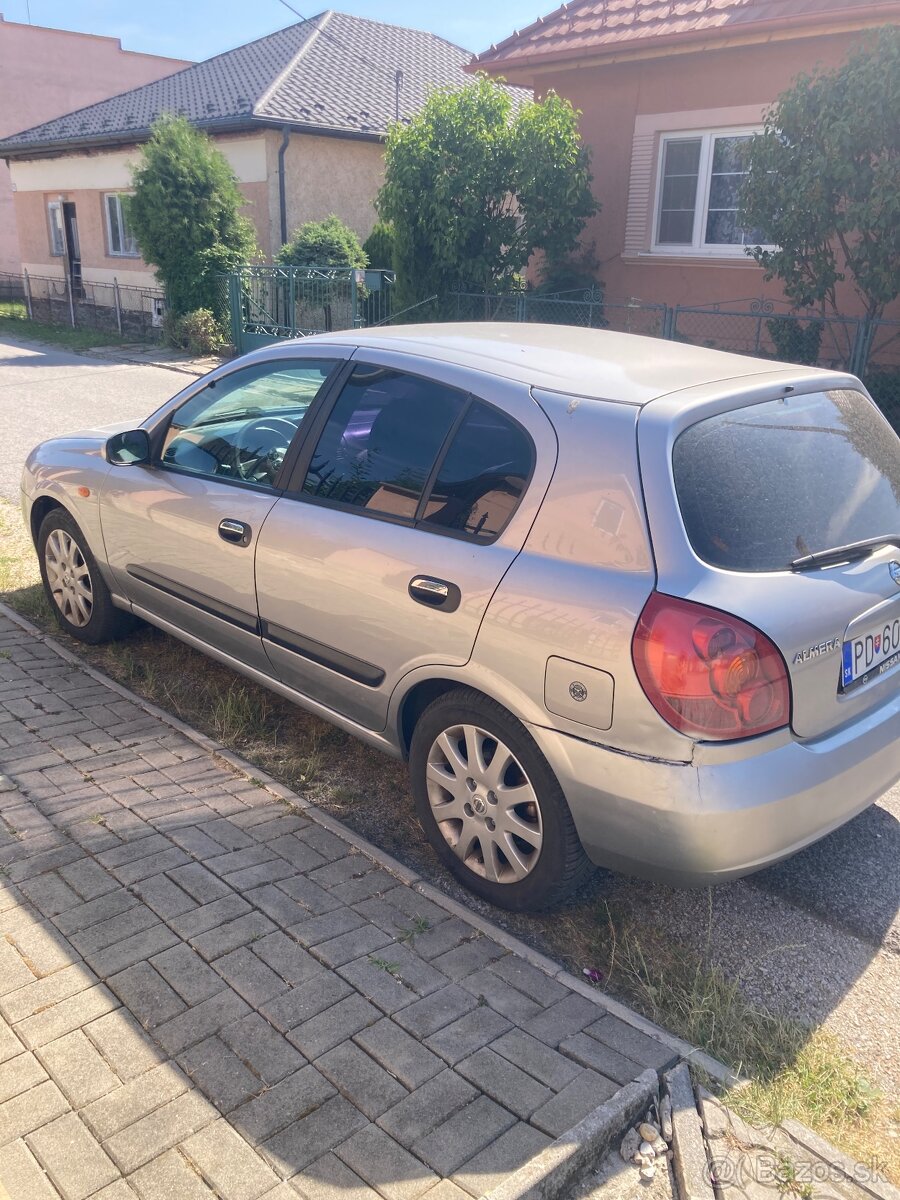 Nissan Almera 1.5i - 4