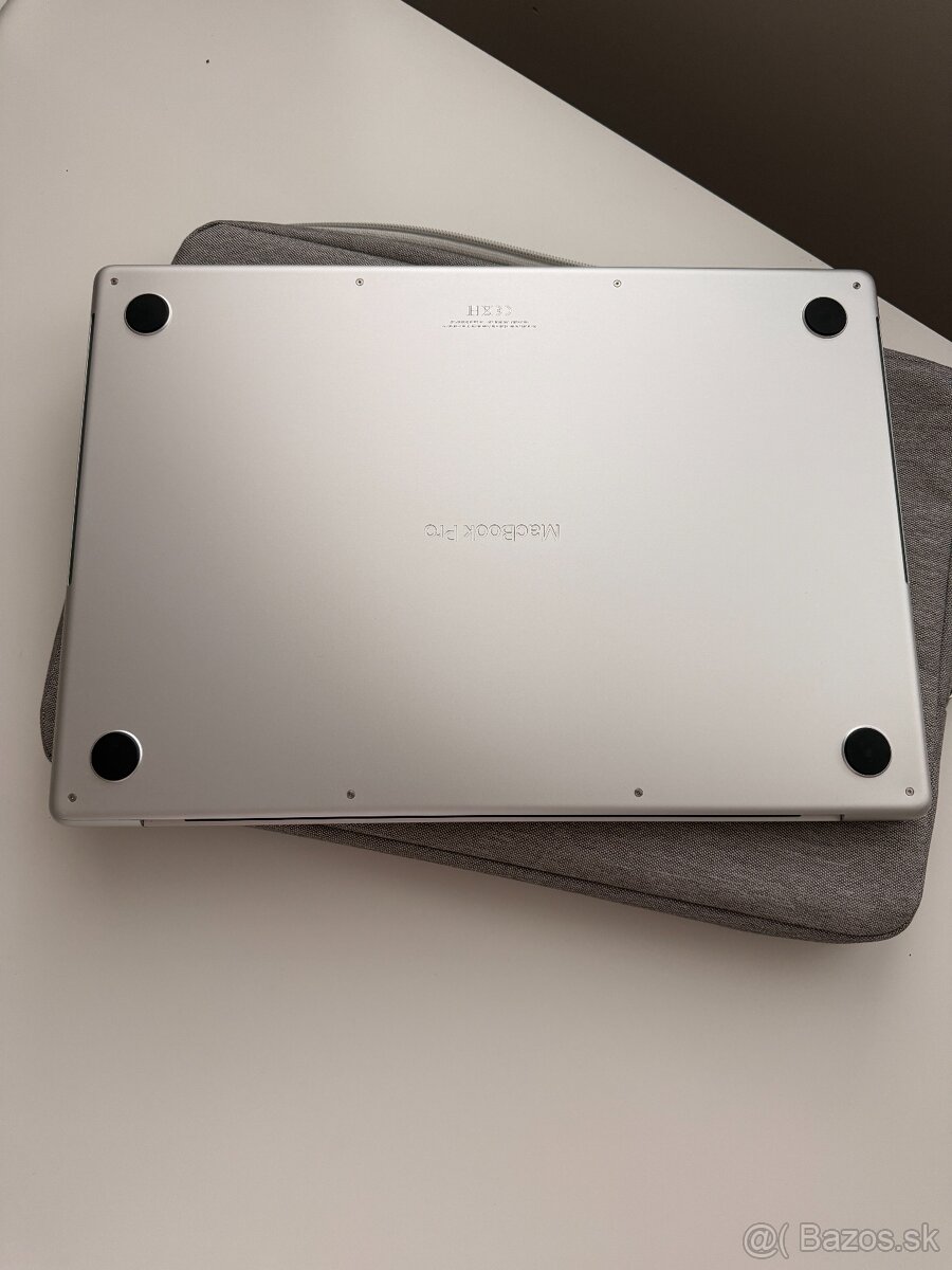 MacBook Pro 16" - 4